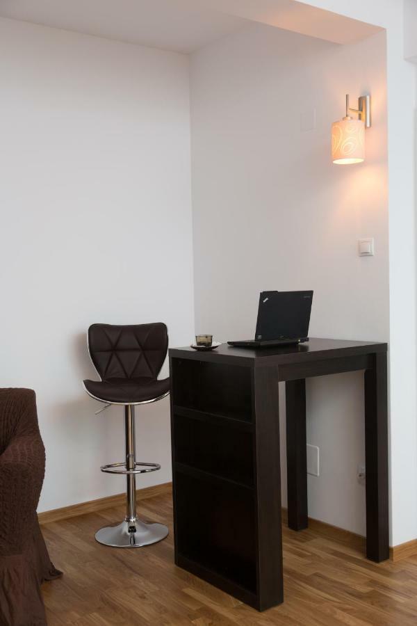 Central Luxury Flat With Terrace - Adela Accommodation - Ideal For Long Stays Bukarest Kültér fotó