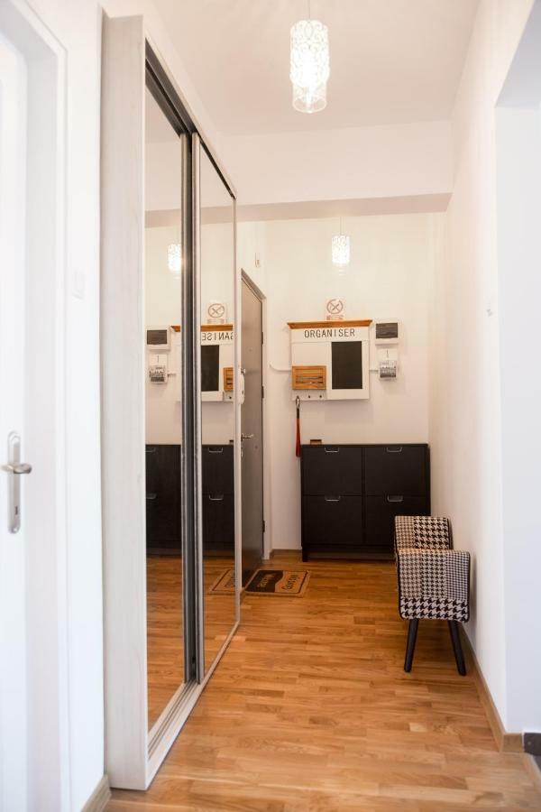 Central Luxury Flat With Terrace - Adela Accommodation - Ideal For Long Stays Bukarest Kültér fotó