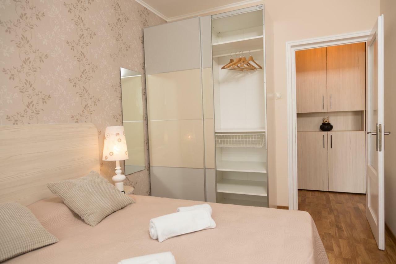 Central Luxury Flat With Terrace - Adela Accommodation - Ideal For Long Stays Bukarest Kültér fotó