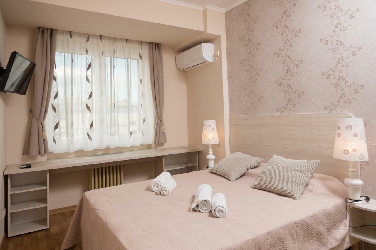 Central Luxury Flat With Terrace - Adela Accommodation - Ideal For Long Stays Bukarest Kültér fotó