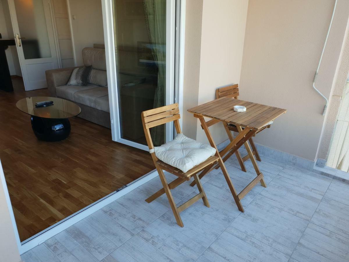 Central Luxury Flat With Terrace - Adela Accommodation - Ideal For Long Stays Bukarest Kültér fotó