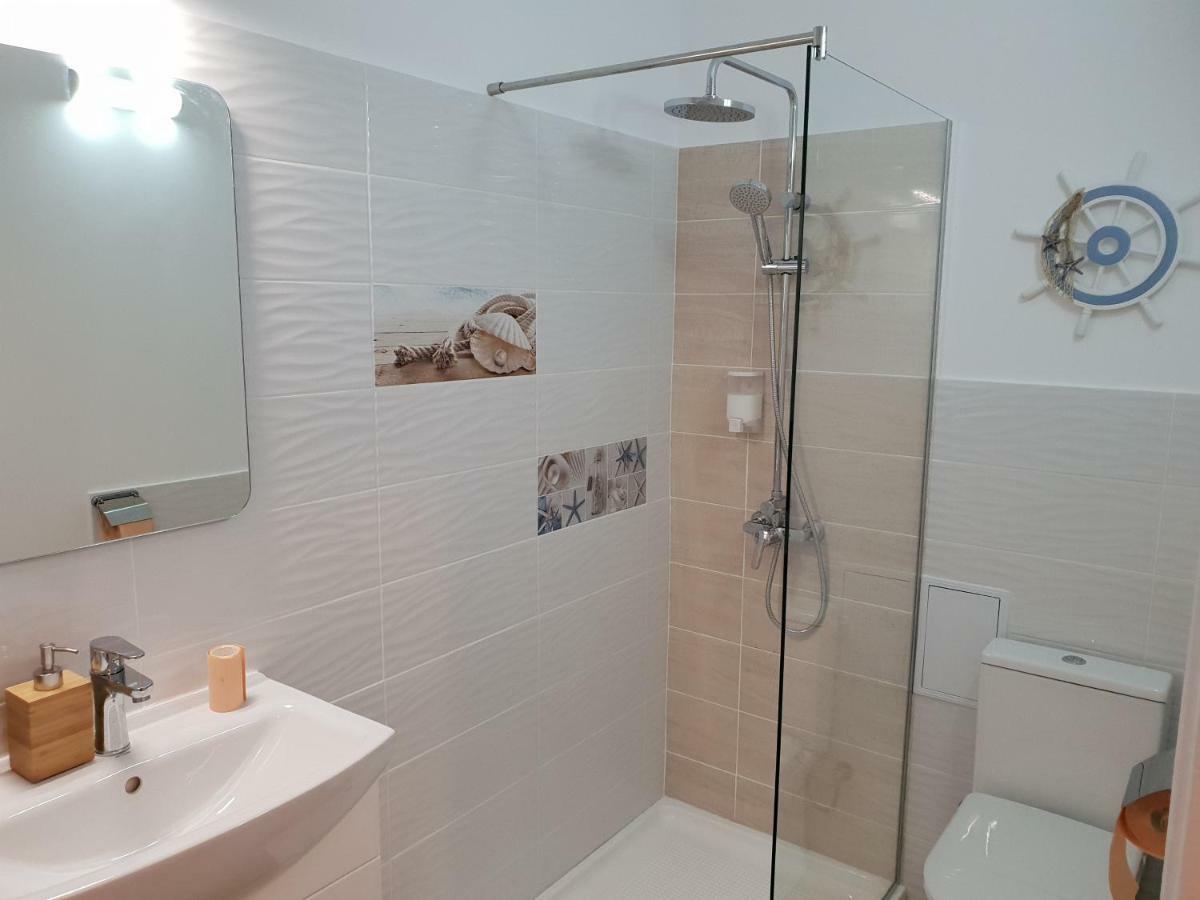 Central Luxury Flat With Terrace - Adela Accommodation - Ideal For Long Stays Bukarest Kültér fotó